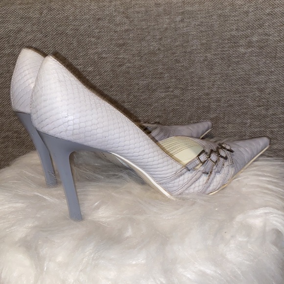 Gorgeous Chinese Laundry gray snake pointy toe heels - Picture 3 of 7